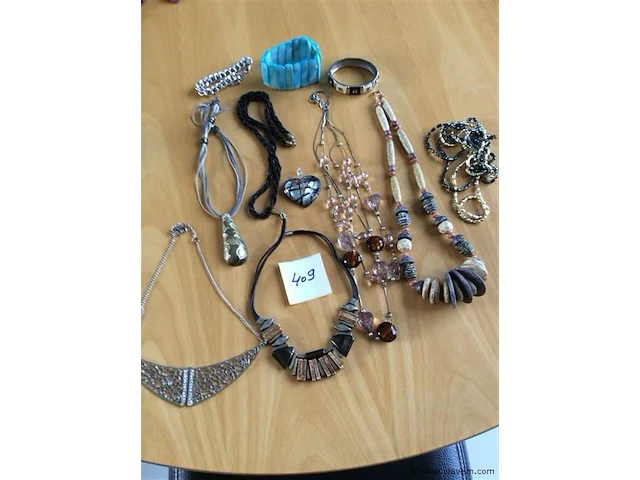 Lot fantasiejuwelen - afbeelding 1 van  4