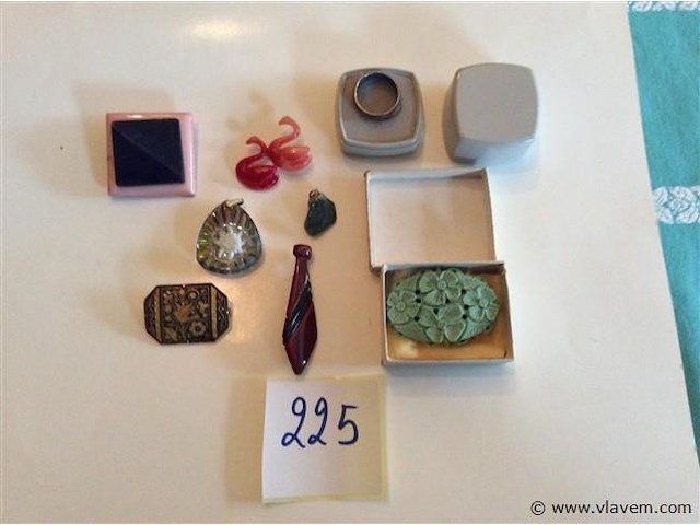 Lot fatasiejuwelen - afbeelding 1 van  4