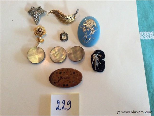 Lot fatasiejuwelen - afbeelding 1 van  3