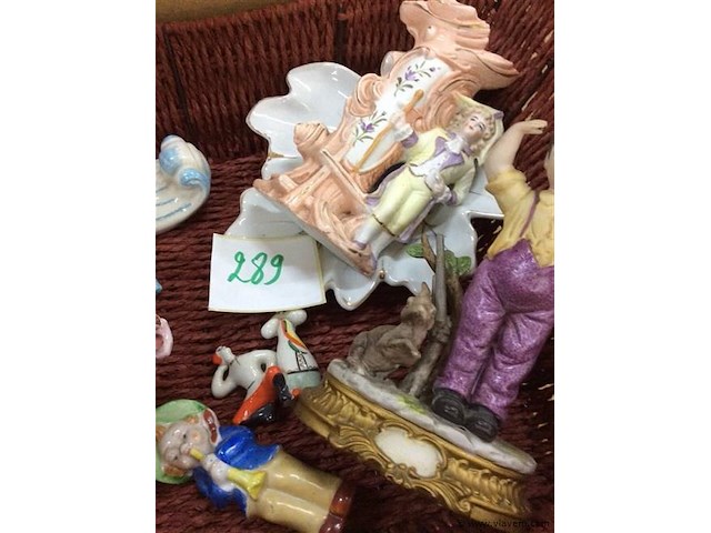 Lot figuurtjes met mand - afbeelding 2 van  3