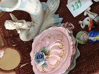 Lot figuurtjes met mand - afbeelding 3 van  3
