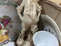 Lot figuurtjes met mand - afbeelding 2 van  3