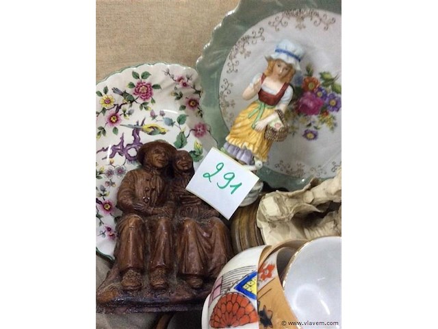 Lot figuurtjes met mand - afbeelding 3 van  3