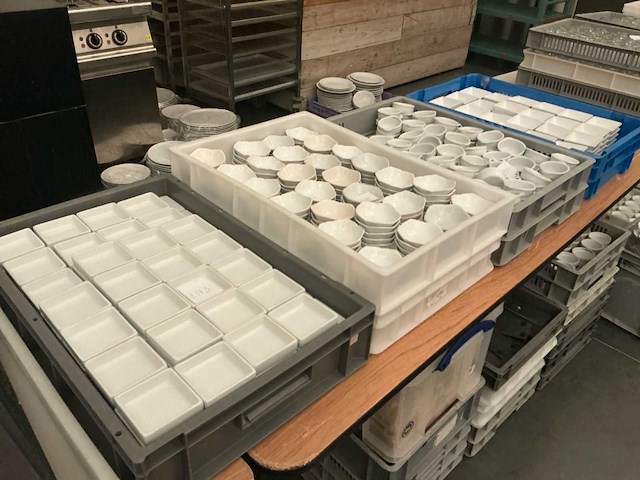 Lot hapjes potjes en schaaltjes - afbeelding 1 van  5