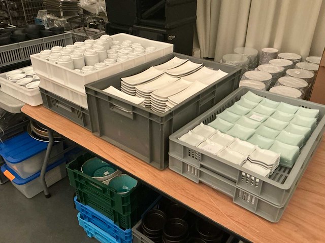 Lot hapjes potjes en schaaltjes - afbeelding 1 van  5