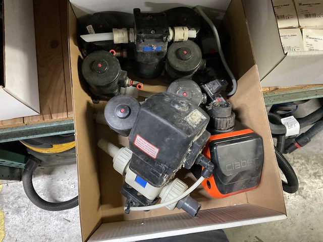 Lot instalatiemateriaal - afbeelding 1 van  3