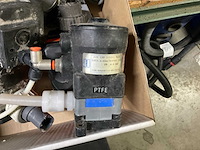 Lot instalatiemateriaal - afbeelding 2 van  3