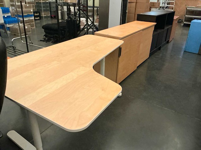 Lot kantoor bureau en kasten - afbeelding 1 van  7