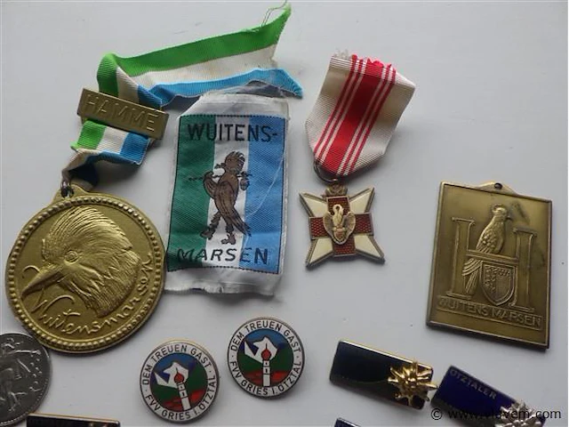 Lot medailles en pins - afbeelding 4 van  5