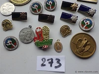 Lot medailles en pins - afbeelding 5 van  5