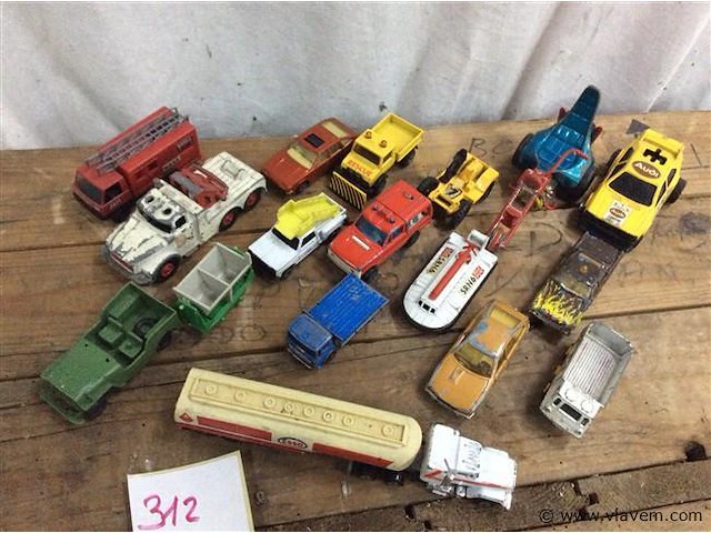 Lot miniatuur auto's - afbeelding 1 van  3