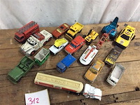 Lot miniatuur auto's - afbeelding 1 van  3