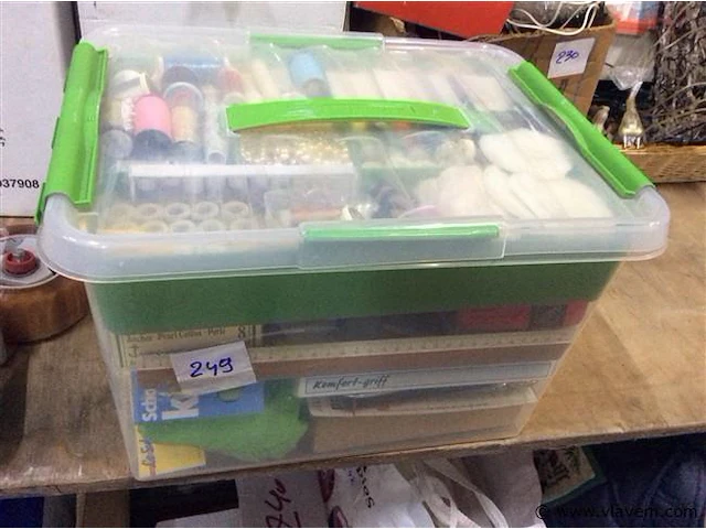 Lot naaigerief in box - afbeelding 5 van  5