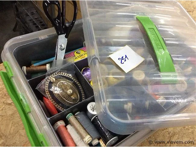 Lot naaigerief in box - afbeelding 6 van  6