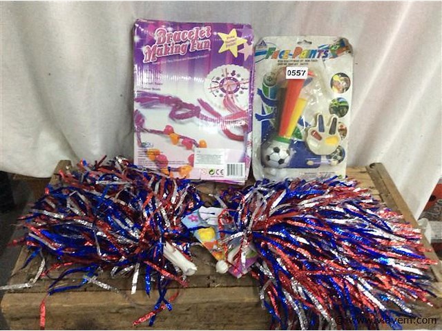 Lot oa pompoms - afbeelding 1 van  2