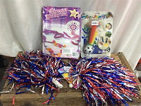 Lot oa pompoms - afbeelding 1 van  2