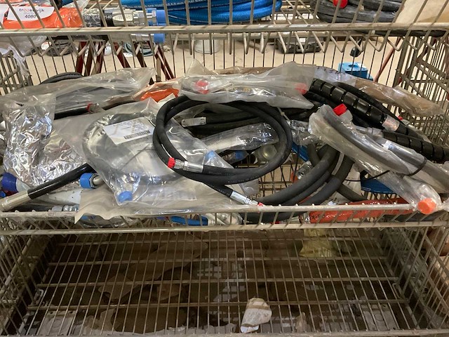 Lot of nonmetallic hose assembly - afbeelding 3 van  4