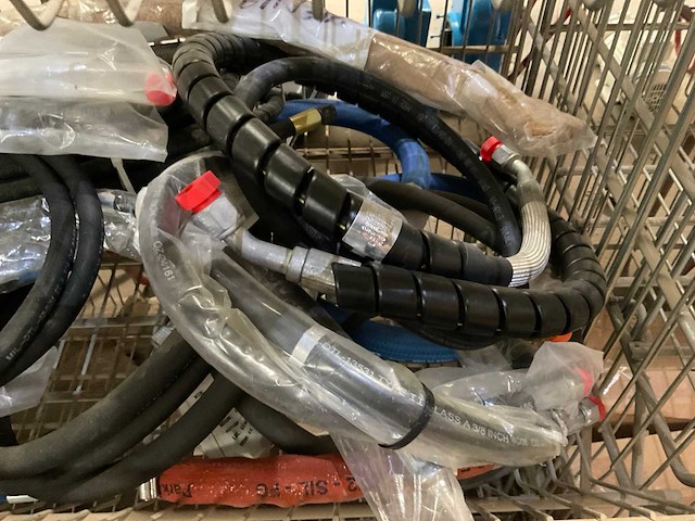 Lot of nonmetallic hose assembly - afbeelding 2 van  4