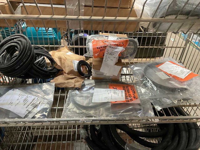 Lot of v-belts - afbeelding 1 van  4