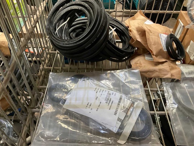 Lot of v-belts - afbeelding 3 van  4