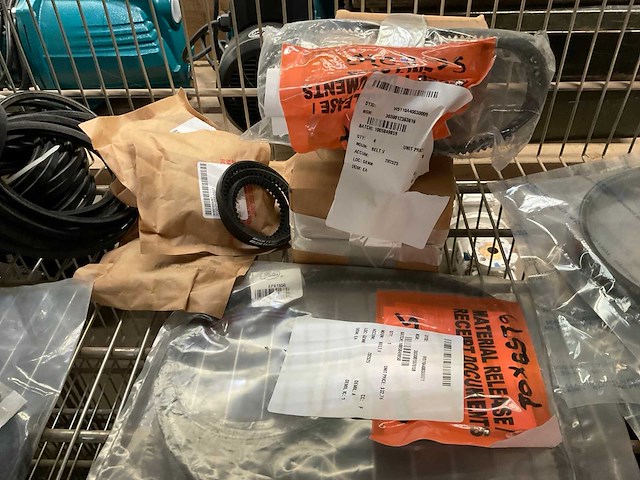 Lot of v-belts - afbeelding 2 van  4