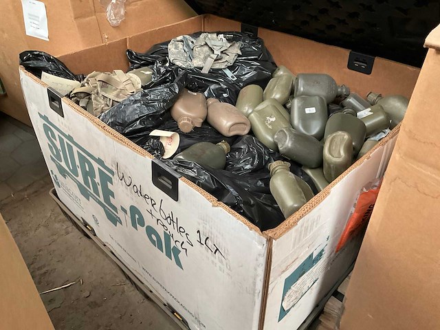 Lot of water bottles with pouches - afbeelding 2 van  3