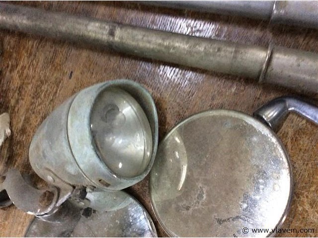 Lot oud fietsmateriaal + - afbeelding 2 van  3