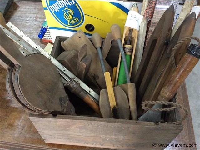 Lot oud werkmateriaal - afbeelding 1 van  3