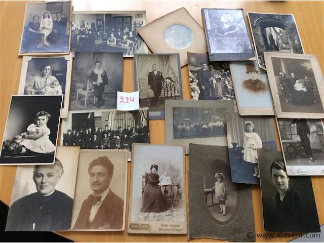 Lot oude foto's - afbeelding 1 van  4
