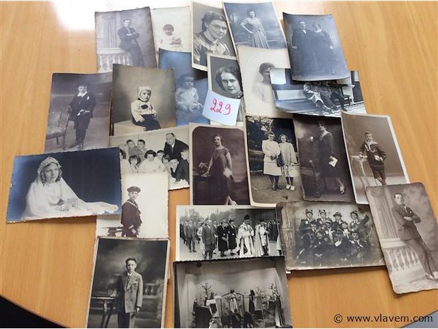Lot oude foto's - afbeelding 1 van  4