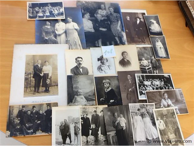 Lot oude foto's - afbeelding 1 van  4