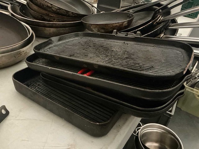 Lot pannen - afbeelding 5 van  6