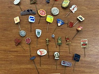 Lot pins - afbeelding 1 van  3