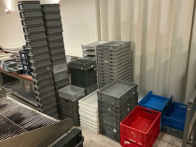 Lot plactic bakken - afbeelding 1 van  7