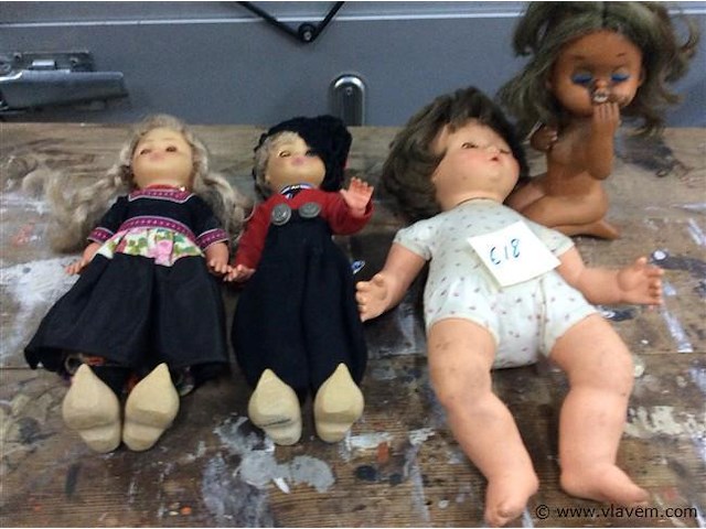 Lot poppen - afbeelding 1 van  3