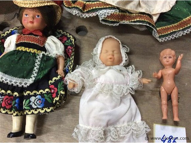 Lot poppetjes - afbeelding 3 van  3