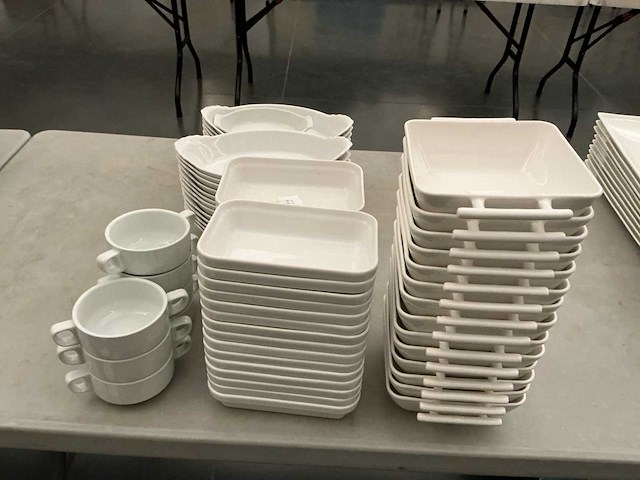 Lot porseleinen bordjes en kommetjes - afbeelding 1 van  5