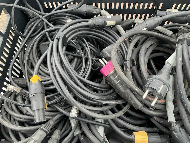 Lot powercon true1 and dmx cables in box - afbeelding 3 van  5
