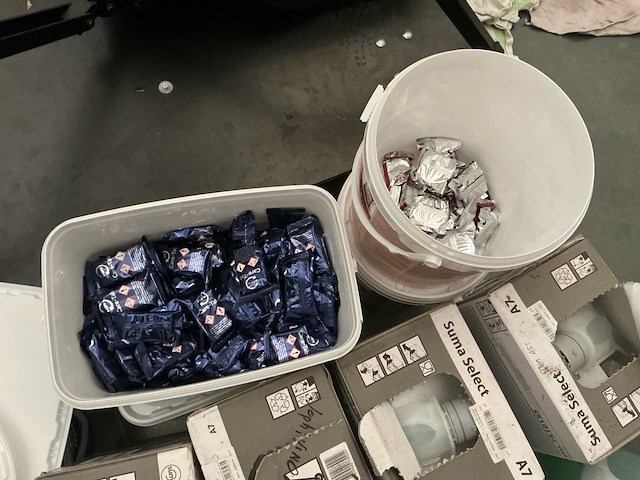 Lot schoonmaakmiddelen - afbeelding 4 van  14