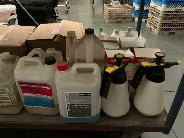 Lot schoonmaakmiddelen - afbeelding 8 van  14