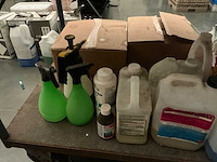 Lot schoonmaakmiddelen - afbeelding 9 van  14