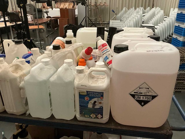 Lot schoonmaakmiddelen - afbeelding 10 van  14