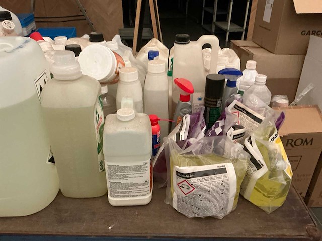 Lot schoonmaakmiddelen - afbeelding 12 van  14