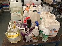 Lot schoonmaakmiddelen - afbeelding 13 van  14