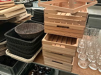 Lot serveer manden en schotels - afbeelding 10 van  10