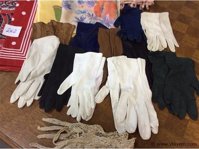 Lot sjaals + handschoenen - afbeelding 3 van  4