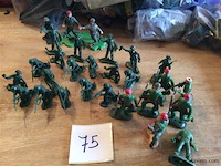 Lot soldaten - afbeelding 1 van  3