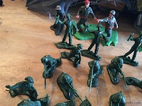 Lot soldaten - afbeelding 2 van  3