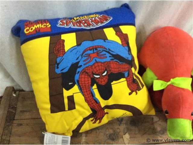 Lot speelgoed oa kussen superman - afbeelding 2 van  2