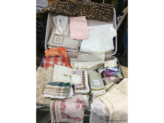 Lot textiel divers - afbeelding 1 van  4